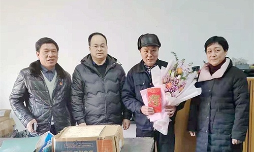 浙江省國(guó)防工業(yè)工會(huì)徐航主任、王哲（副處級(jí)調(diào)研員）代表省國(guó)防工業(yè)工會(huì)來(lái)公司慰問(wèn)全國(guó)勞動(dòng)模范余昌琴和困難職工。
